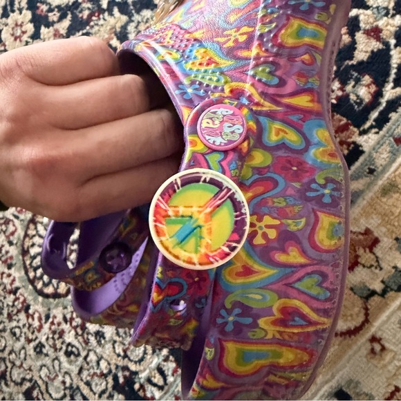 Crocs x Lisa Frank rainbow groovy heart bejeweled slide croc jibbitz - Picture 7 of 12